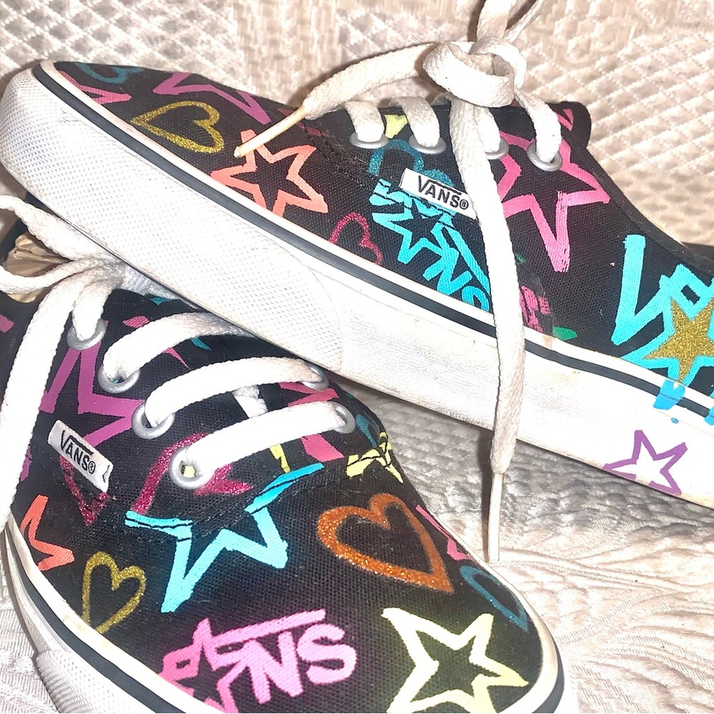 Vans Graffiti lace up men’s/women’s unisex shoes.